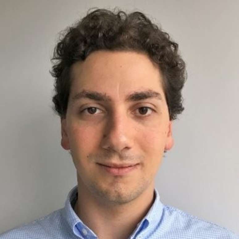 Aram Apovian, fundador da aMORA