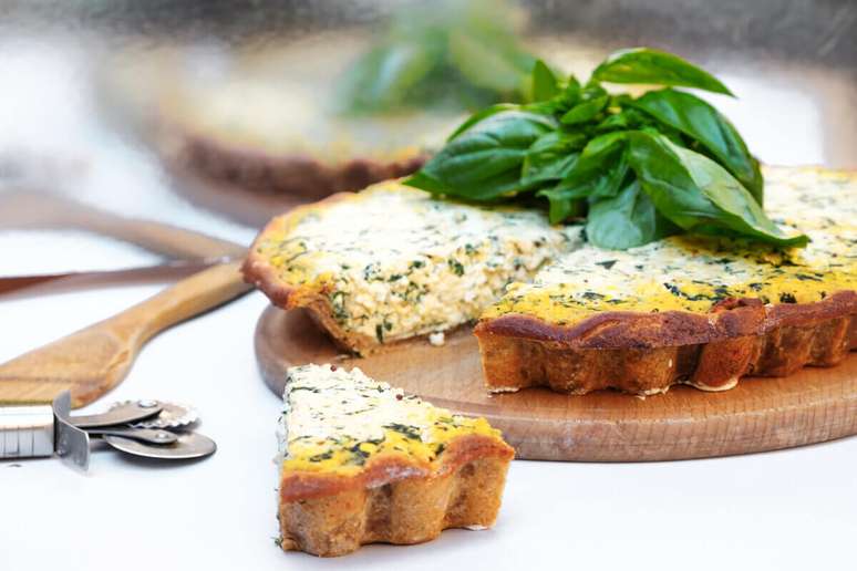 Torta de espinafre com alho-poró 