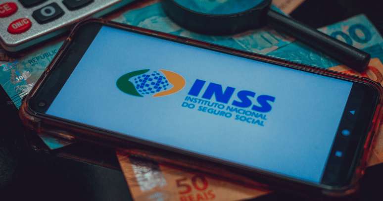 Robô do INSS define ao menos um terço dos pedidos de aposentadoria no Brasil