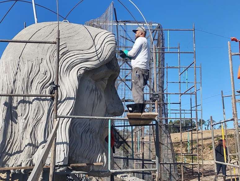 Markus Moura assina a autoria de estátuas gigantes pelo Brasil