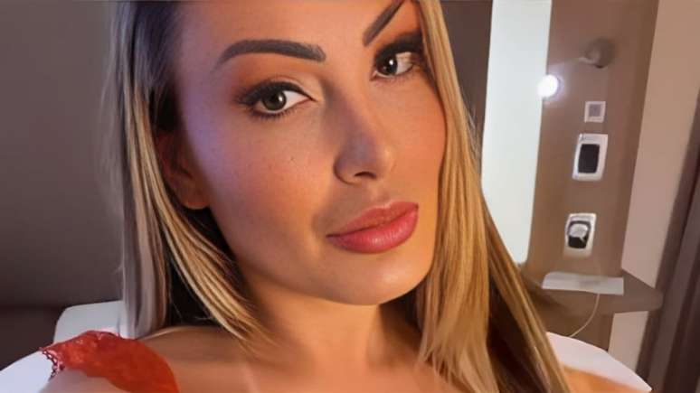 Andressa Urach is raffling off the bout for surreal value and has a sales record