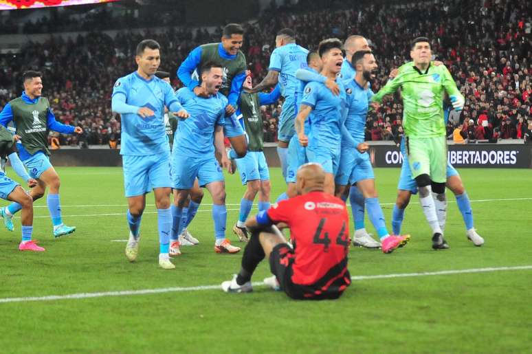 Thiago Heleno perde pênalti, e Athletico-PR cai contra o Bolívar na  Libertadores