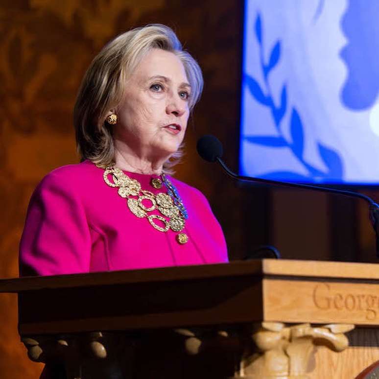 Hillary Clinton: muitos estadunidenses ainda querem v&ecirc;-la na presid&ecirc;ncia