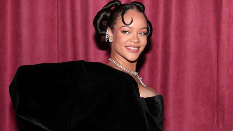 Rihanna dá à luz uma menina, diz site