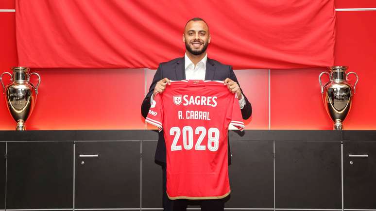 Novo jogador do Benfica é a contratação mais cara de sempre do futebol  português —