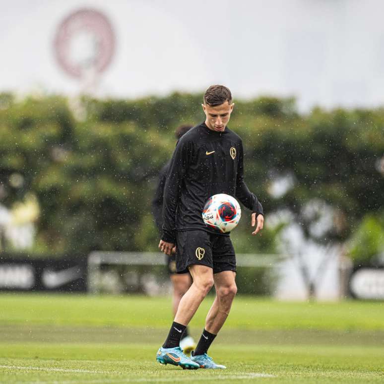 Ele é a joia do Corinthians, está jogando muito e atraiu olheiros da Europa  para vê-lo