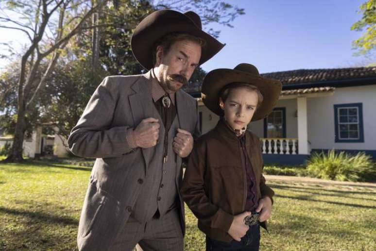 Dot&ocirc; Agripino e Genezinho, pai e filho, que s&atilde;o antagonistas no longa.