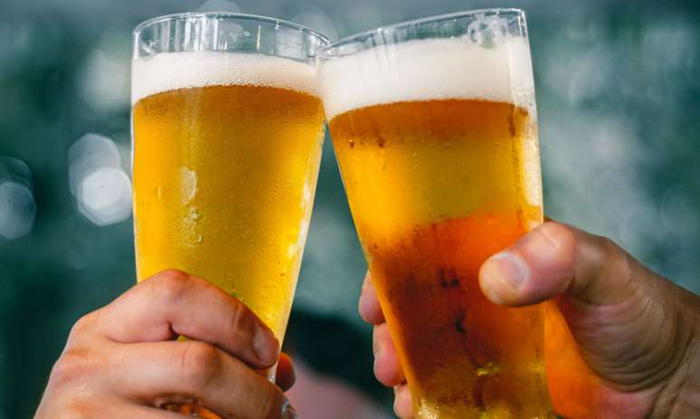 Cerveja faz bem ou mal à saúde? Nutricionista esclarece alguns mitos -