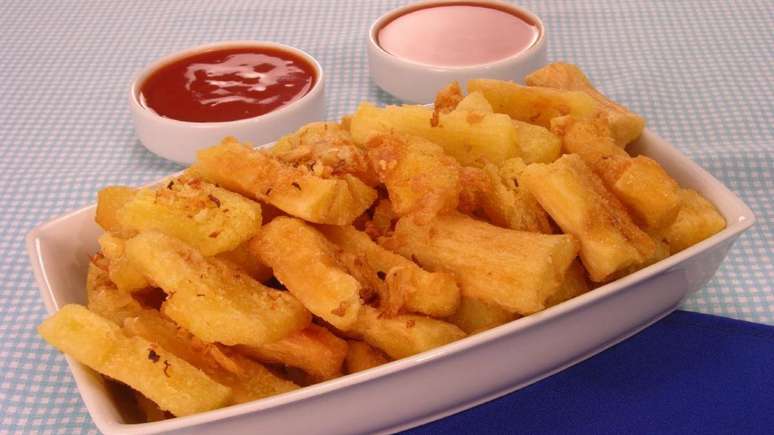Fried cassava – learn how to make a bar snack at home