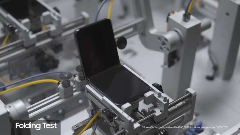 Foldable cell phones could have a minimum life limit in the future (Image: Disclosure / Samsung) Foldable cell phones could have a minimum life limit in the future (Image: Disclosure / Samsung)
