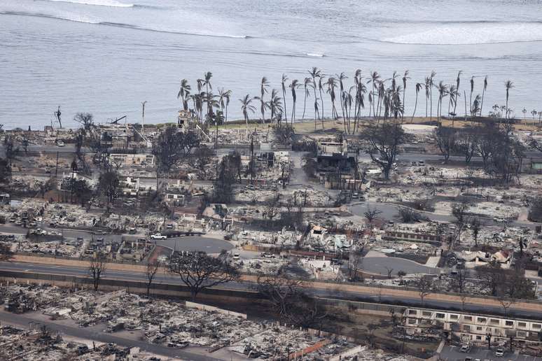 Vista aérea do rastro de destruição em Lahaina, no Havaí (EUA), provocado por incêndios florestais