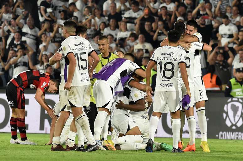 Torcedores do Flamengo pedem demissão de jogadores