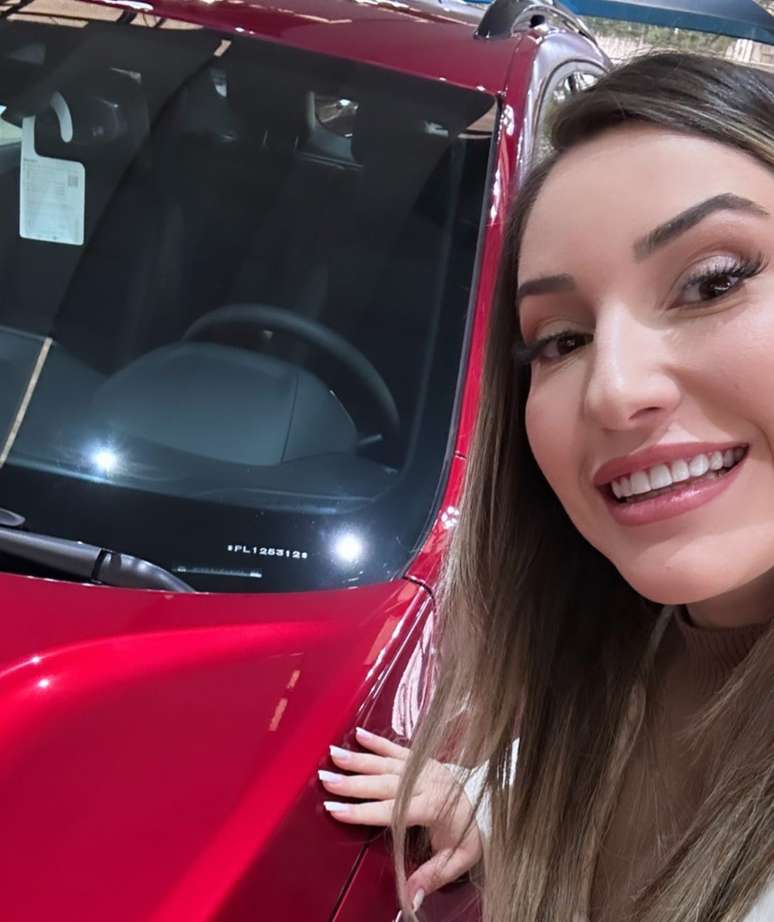 Amanda receives the car she won at the “BBB 23”