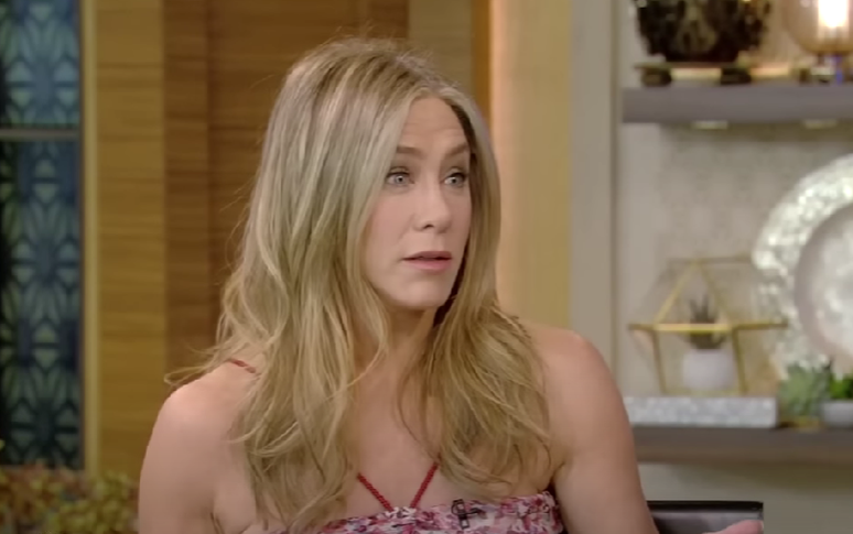 Jennifer Aniston contou sobre sua paixonite por David Schwimmer em entrevista ao podcast 'Live With Kelly and Mark'