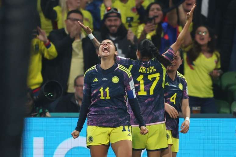 Inglaterra vence Colômbia de virada e está na semifinal da Copa