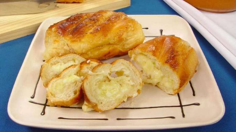 P&atilde;o de alho recheado