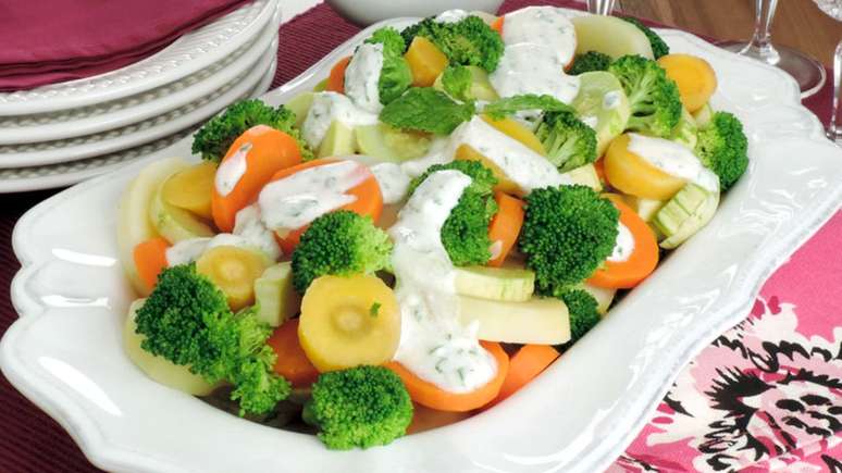 Salada de legumes com molho especial