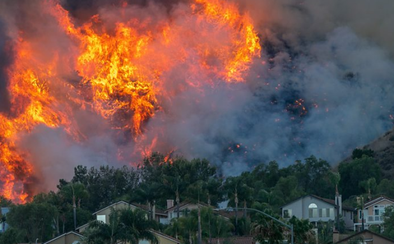 Governador do Havaí diz que cerca de 1.300 pessoas estão desaparecidas após incêndio
