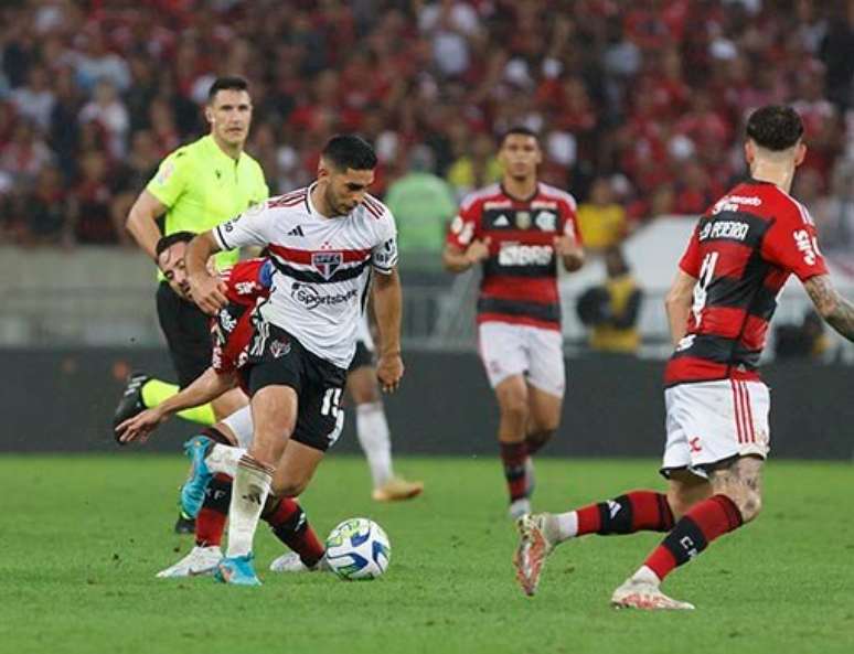 São Paulo reclama da arbitragem –