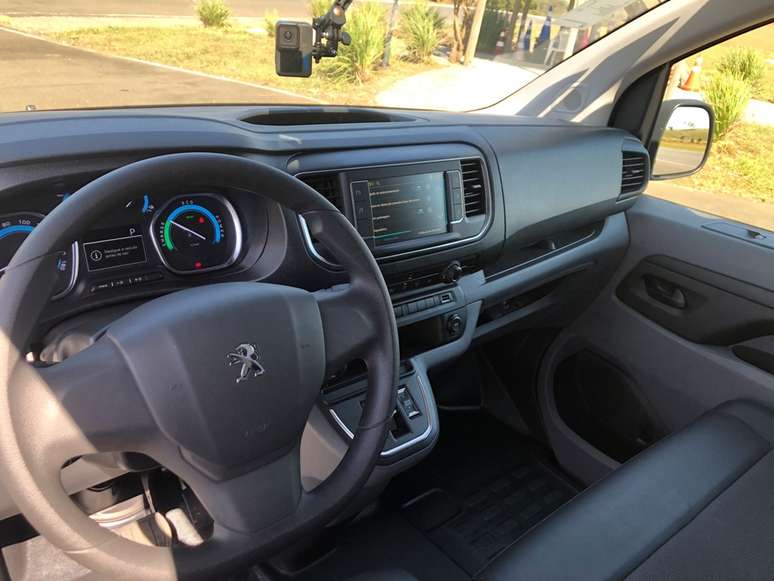 Peugeot e-Expert &eacute; op&ccedil;&atilde;o "limpa" para entregas  urbanas no Pa&iacute;s.