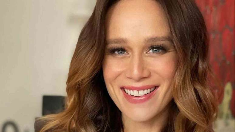 After months of absence, Mariana Ximenes opens her heart to reunite with her father