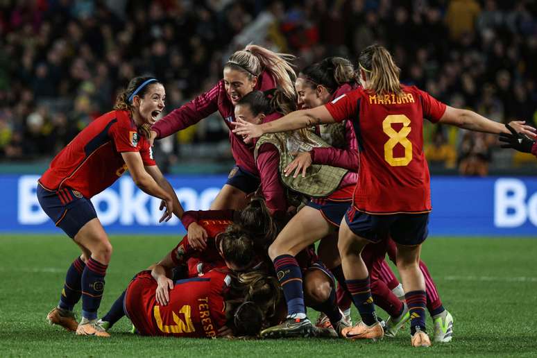Espanha comemora classificação inédita à final (Photo by MARTY MELVILLE/AFP via Getty Images)