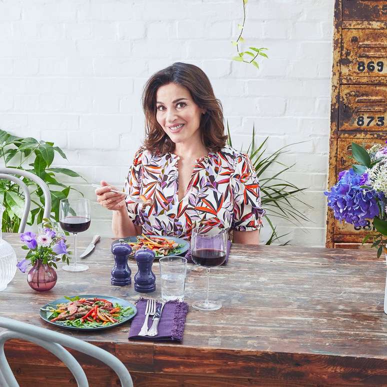 Nigella Lawson &eacute; uma chef de cozinha, apresentadora de televis&atilde;o e jornalista brit&acirc;nica