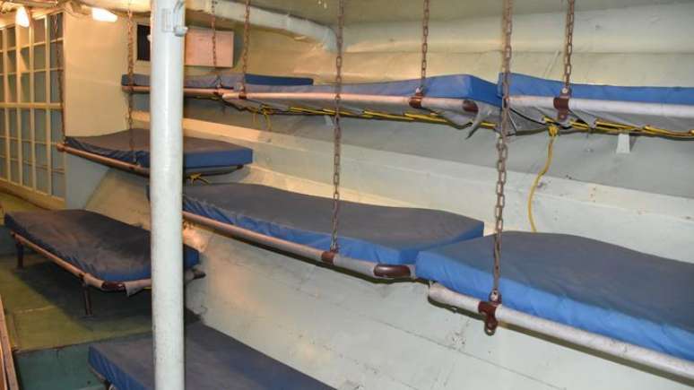 Nos beliches dos submarinos, dormir de lado &eacute; simplesmente imposs&iacute;vel.