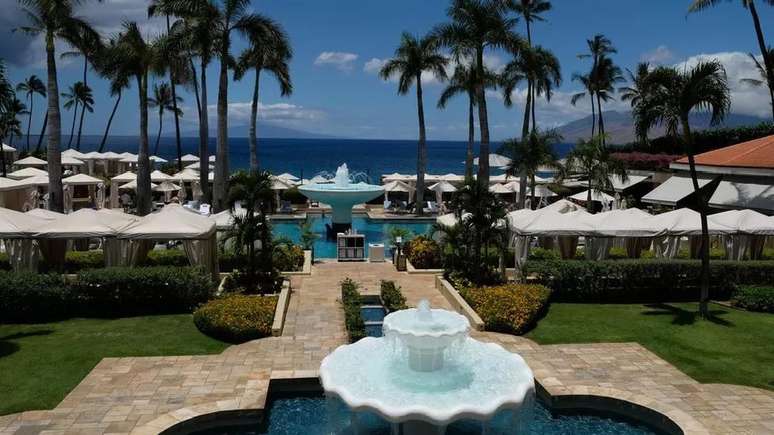Muitos dos turistas de Maui atenderam aos pedidos para deixar a ilha. Outros permaneceram