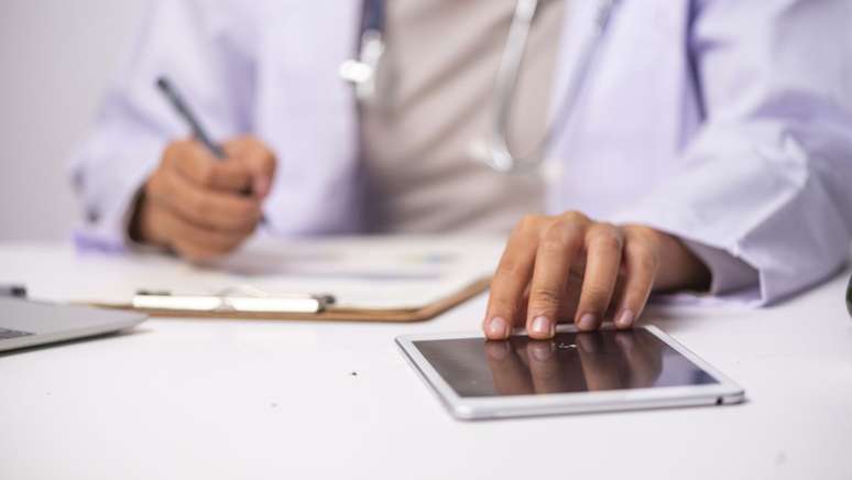 Fake doctors target family members of hospitalized patients