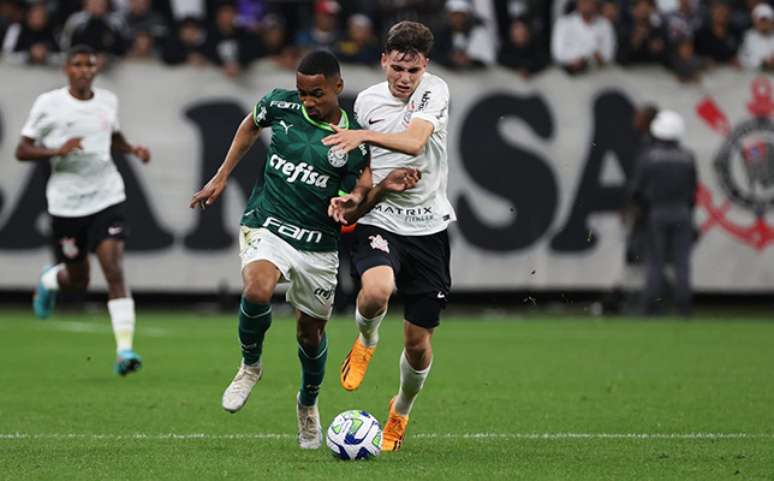 Palmeiras e Corinthians mediram forças nesta terça, em Itaquera –