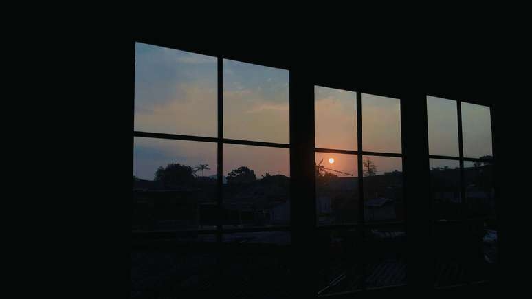 &Agrave; medida que a noite cai, a quantidade de informa&ccedil;&atilde;o sensorial dispon&iacute;vel para ajudar um paciente com dem&ecirc;ncia a interpretar o mundo tamb&eacute;m diminui