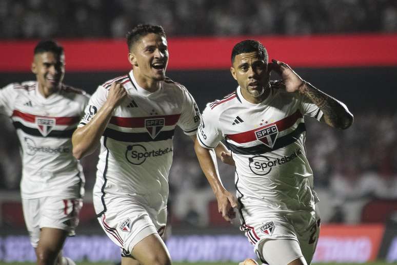  Wellington Rato, do São Paulo, comemora gol marcado contra o Corinthians no jogo de volta da semifinal da Copa do Brasil