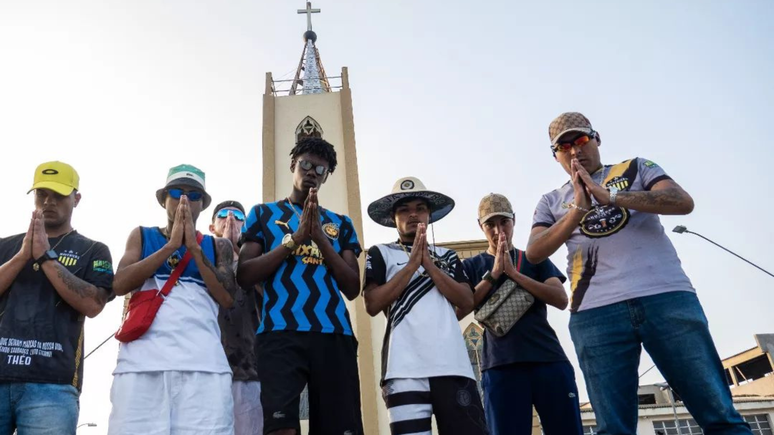 Música aborda as batalhas enfrentadas pelos jovens de comunidades