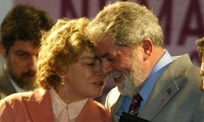 A ex-primeira-dama Marisa Letícia ao lado de Lula.
