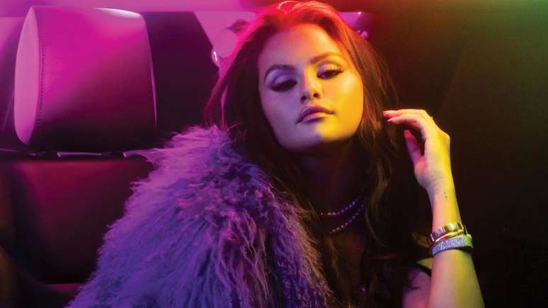 Selena Gomez anuncia 'Single Soon', sua nova música