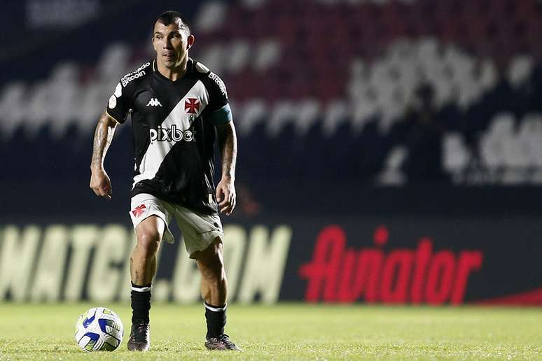 Gary Medel deu mais experi&ecirc;ncia e lideran&ccedil;a ao sistema defensivo do Vasco &ndash;