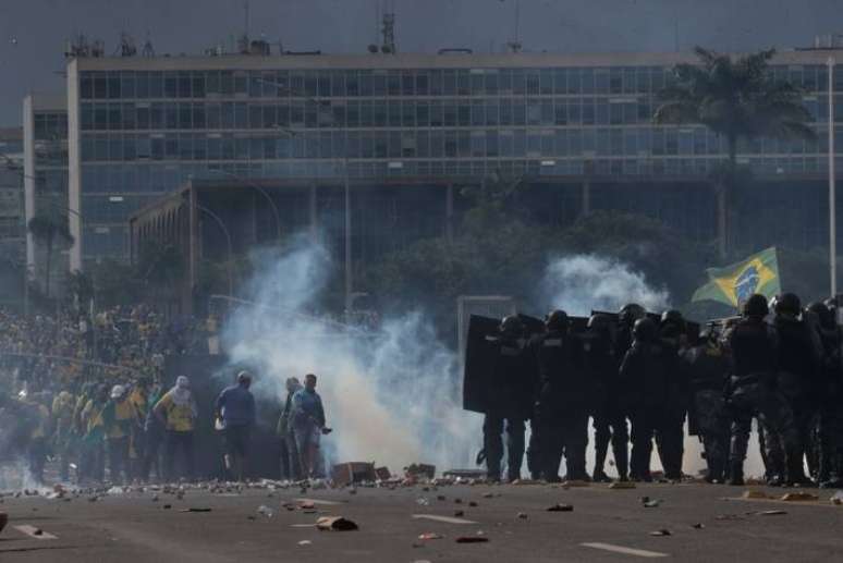 Atos antidemocráticos do dia 8 de janeiro