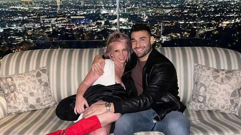 Sam Asghari e Britney Spears anunciaram seu relacionamento para o público em 2017.