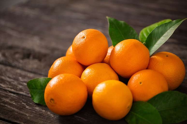 Consumir laranja ajuda a prevenir alterações na pressão sanguínea