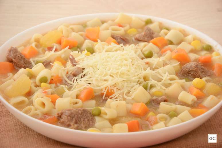 Meat soup with vegetables: easy and ideal for cold nights