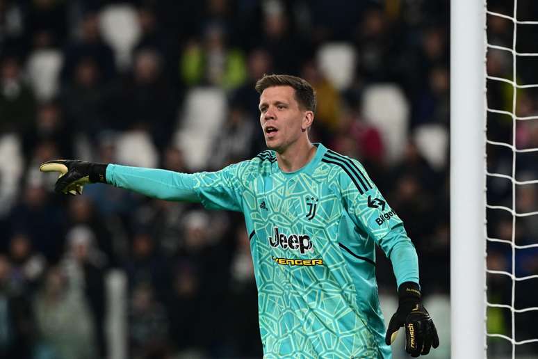 Para Szczesny, ele é o melhor goleiro do mundo