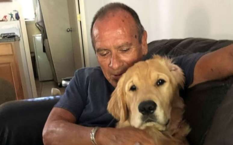 Franklin Trejos e Sam, o cão que tentou salvar das chamas no Havaí