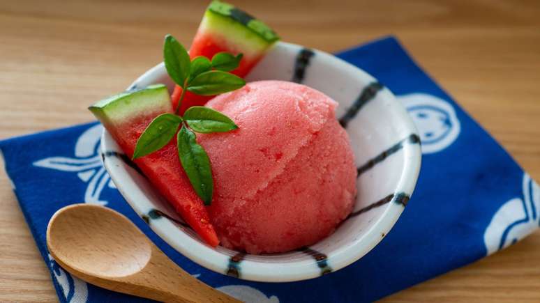 Watermelon sorbet: learn the recipe with only 3 ingredients