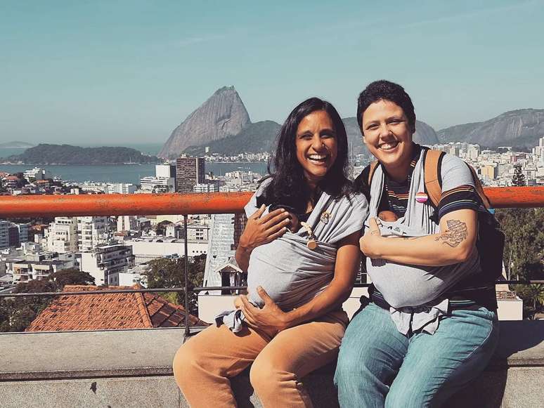 Anik e Isabelle com os gêmeos Zuri e Nilo: tratamentos reprodutivos não levam em conta as realidades das pessoas LGBTQIAPN+