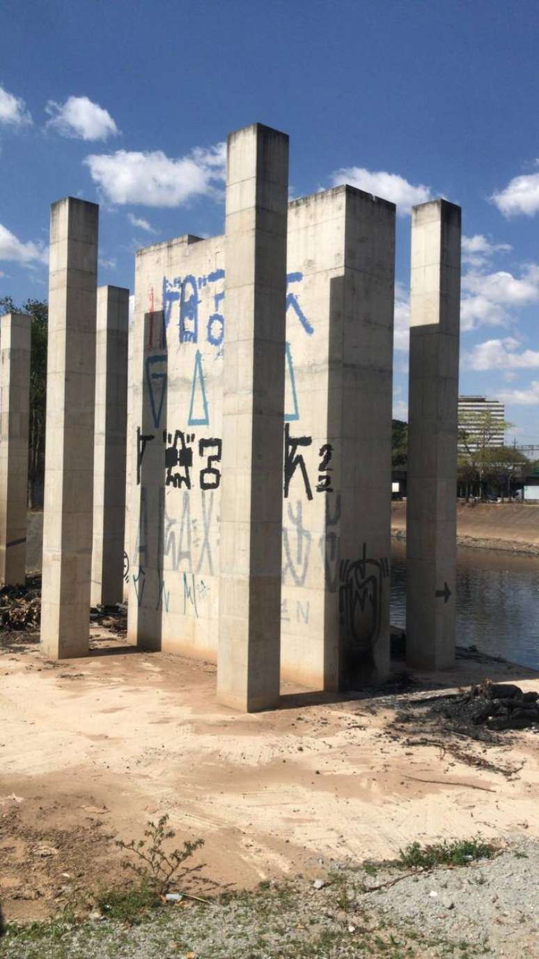 De acordo com a Prefeitura, desde que as obras foram suspensas foram gastos cerca de R$ 3,5 milh&otilde;es com servi&ccedil;os de manuten&ccedil;&atilde;o e seguran&ccedil;a nos canteiros desativados