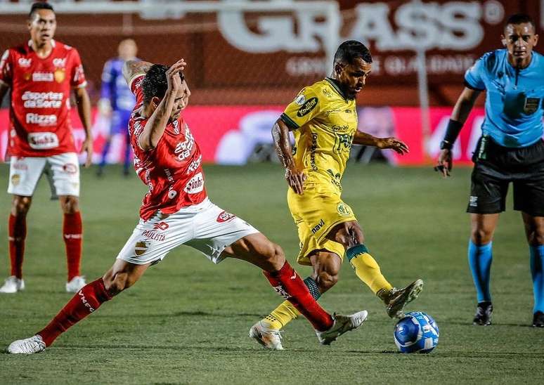 Vila Nova volta ao G4 com vitória sobre o Mirassol pela Série B