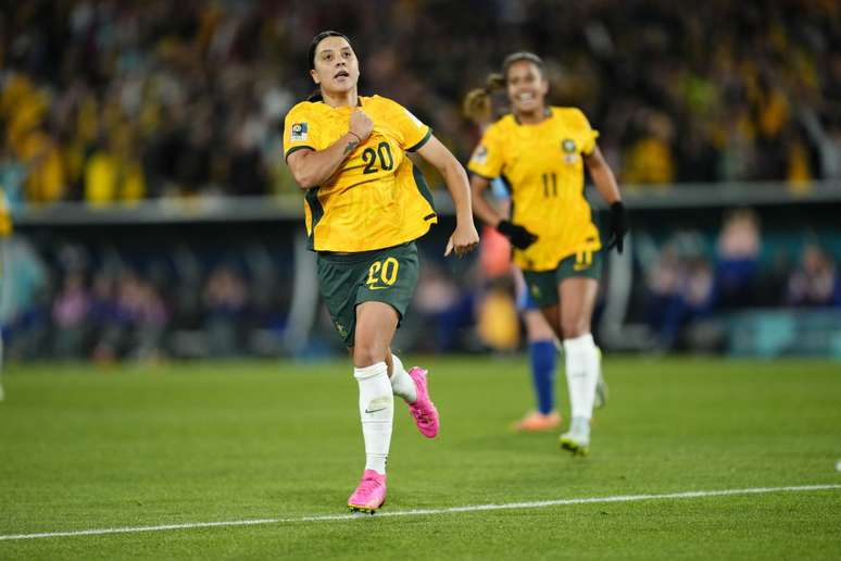 Sam Kerr (20) da Austrália comemora após marcar um gol durante a partida da semifinal da Copa Feminina 2023 entre Austrália e Inglaterra