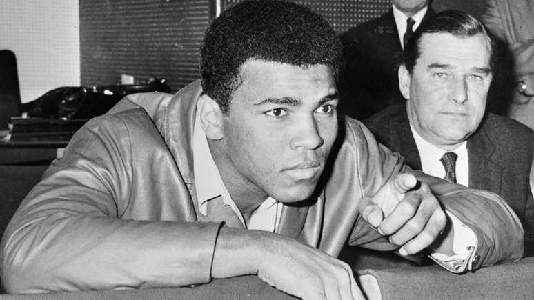 Muhammad Ali era um pugilista americano e amigo de Malcom X e Martin Luther King