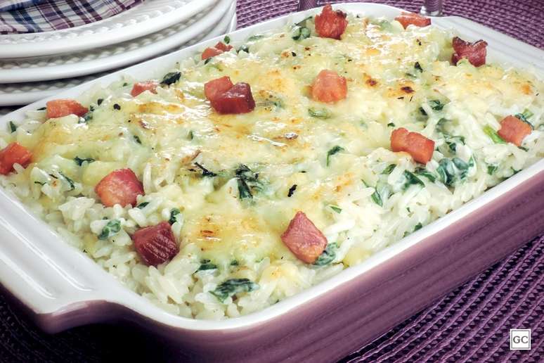 Baked rice with spinach and bacon: ready in 30 minutes